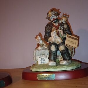 Charming Kittens Figurine with Rustic Accents